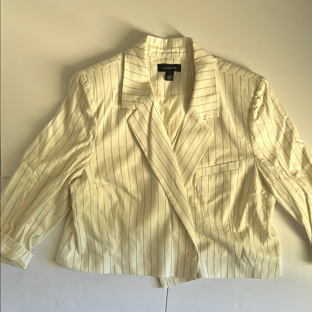 Halogen Cream Blazer Tailored with Structured Shoulders